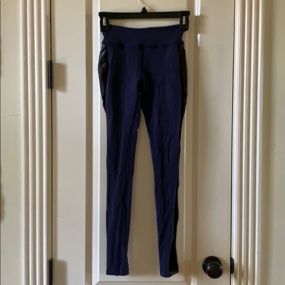 Beyond Yoga navy mesh leggings